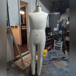Vintage wolf 42in waist headless male mannequin